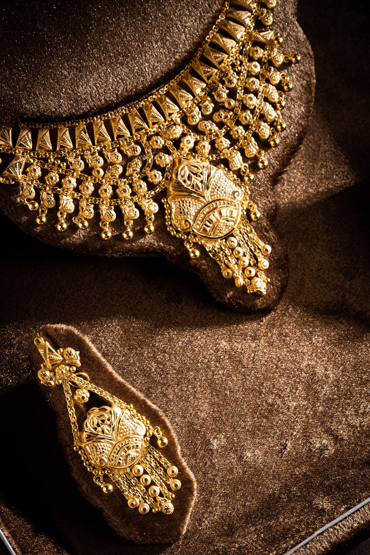 Medium Gold Set Classic Gold Set – Almas Jewellers