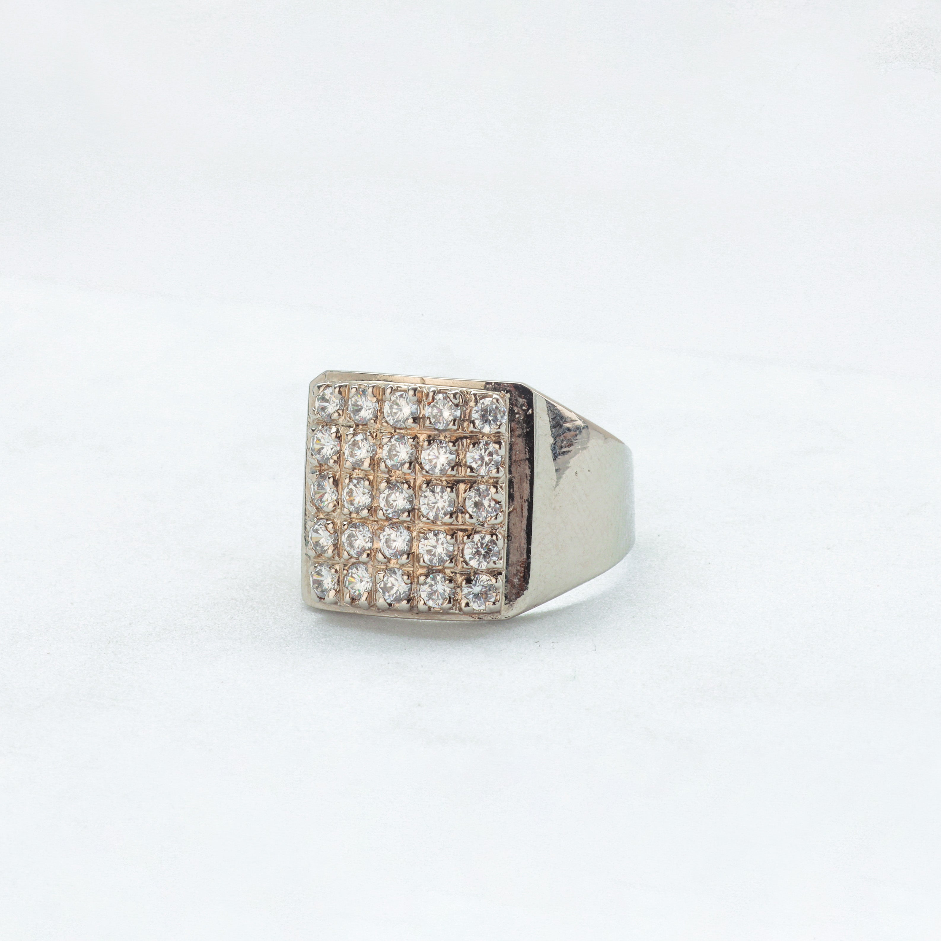 Almas Rind The Sovereign Ring – Almas Jewellers